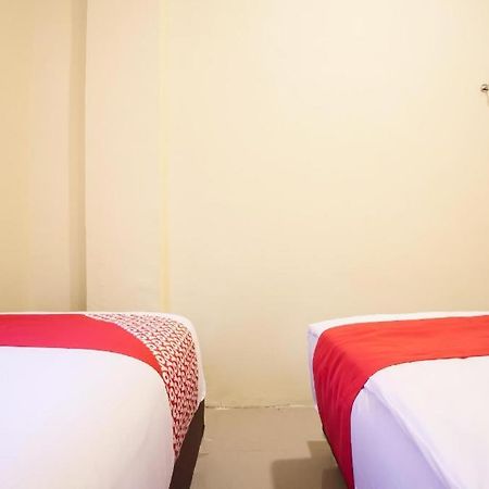 Oyo 2361 Hotel Winston Glugur Esterno foto