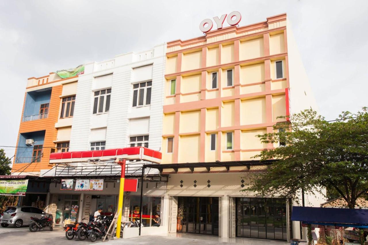 Oyo 2361 Hotel Winston Glugur Esterno foto