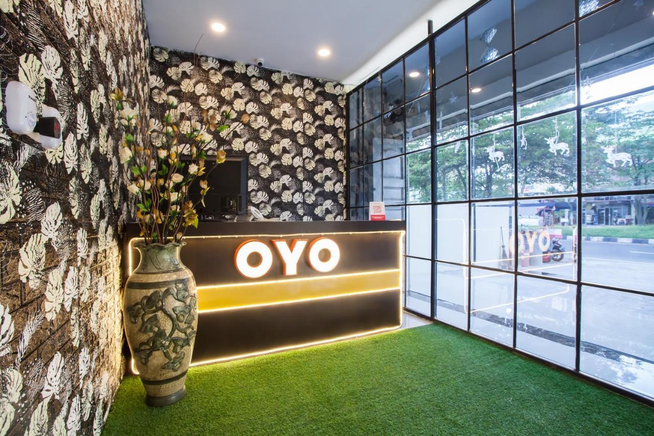 Oyo 2361 Hotel Winston Glugur Esterno foto