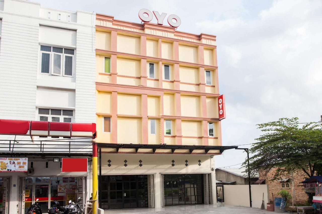 Oyo 2361 Hotel Winston Glugur Esterno foto