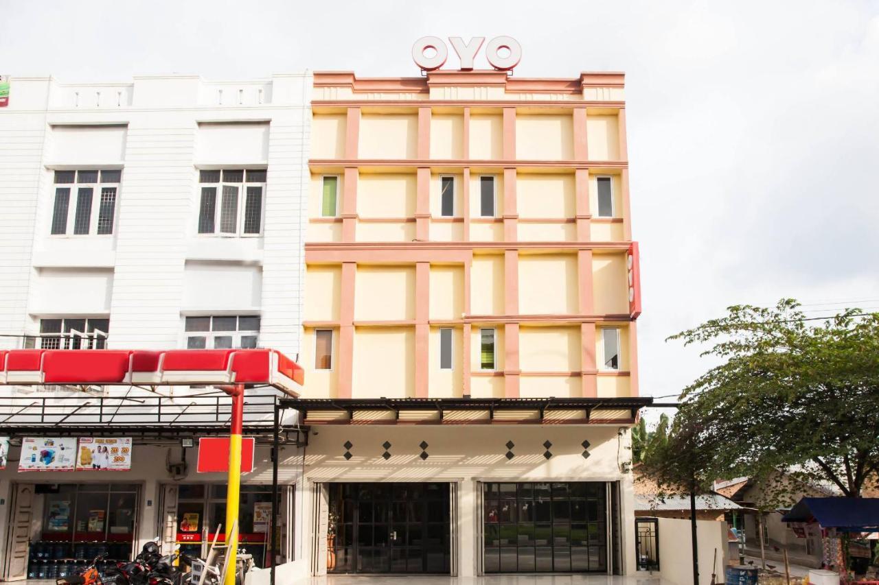 Oyo 2361 Hotel Winston Glugur Esterno foto