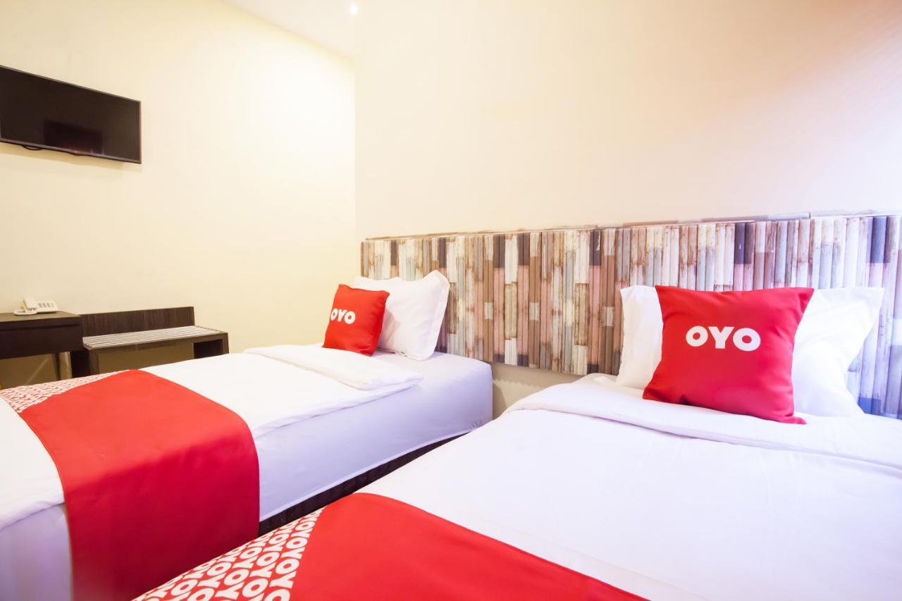 Oyo 2361 Hotel Winston Glugur Esterno foto