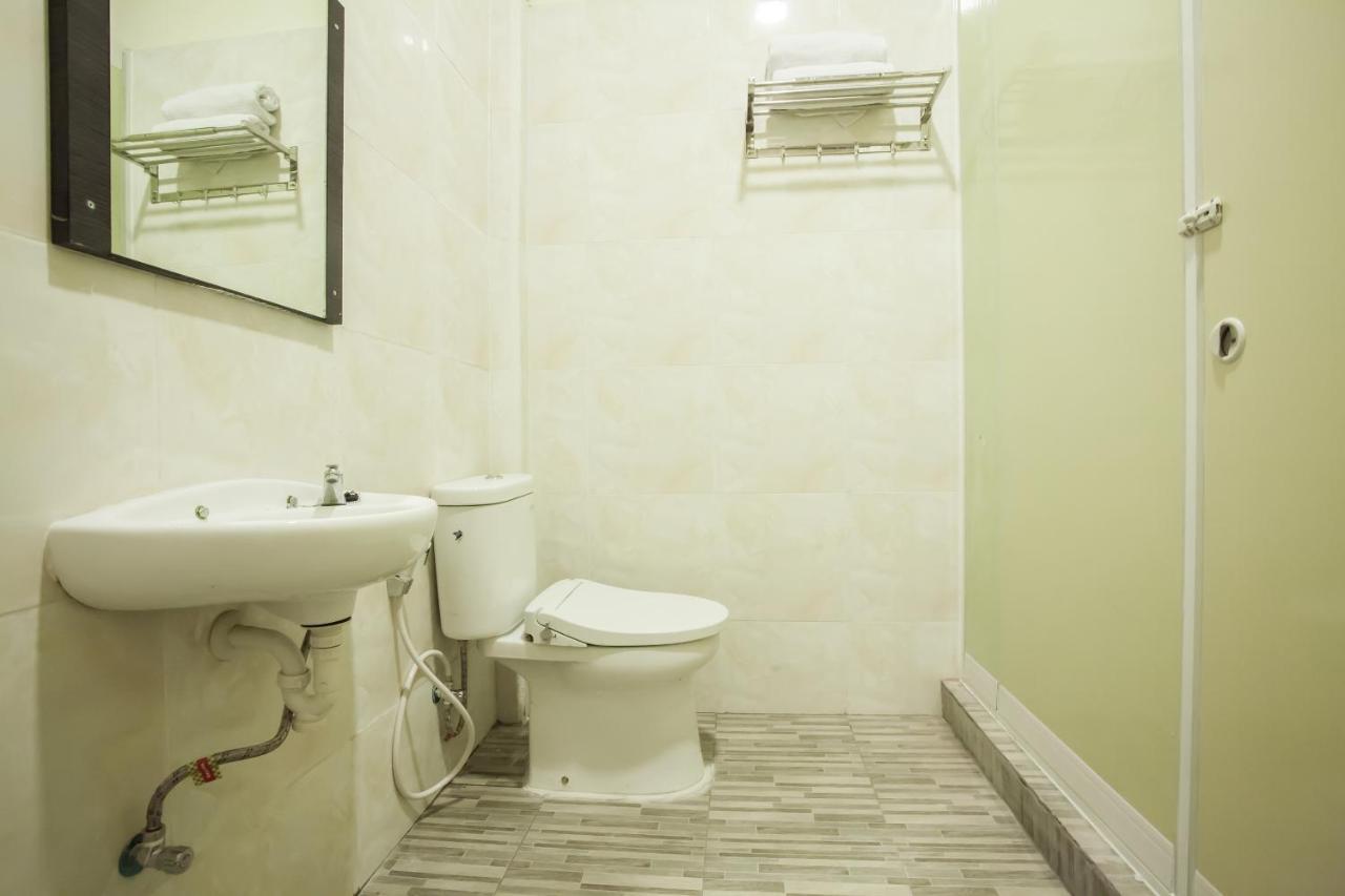 Oyo 2361 Hotel Winston Glugur Esterno foto