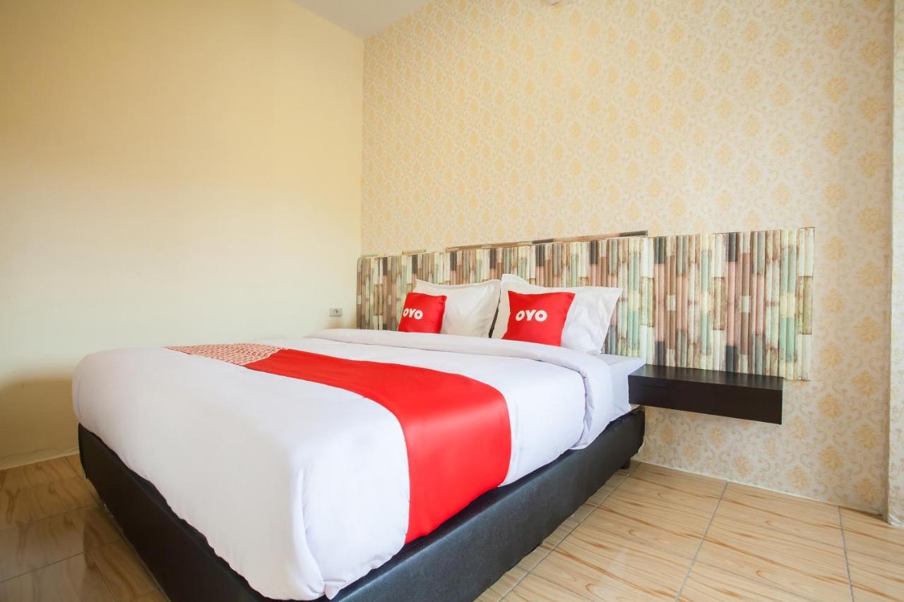 Oyo 2361 Hotel Winston Glugur Esterno foto