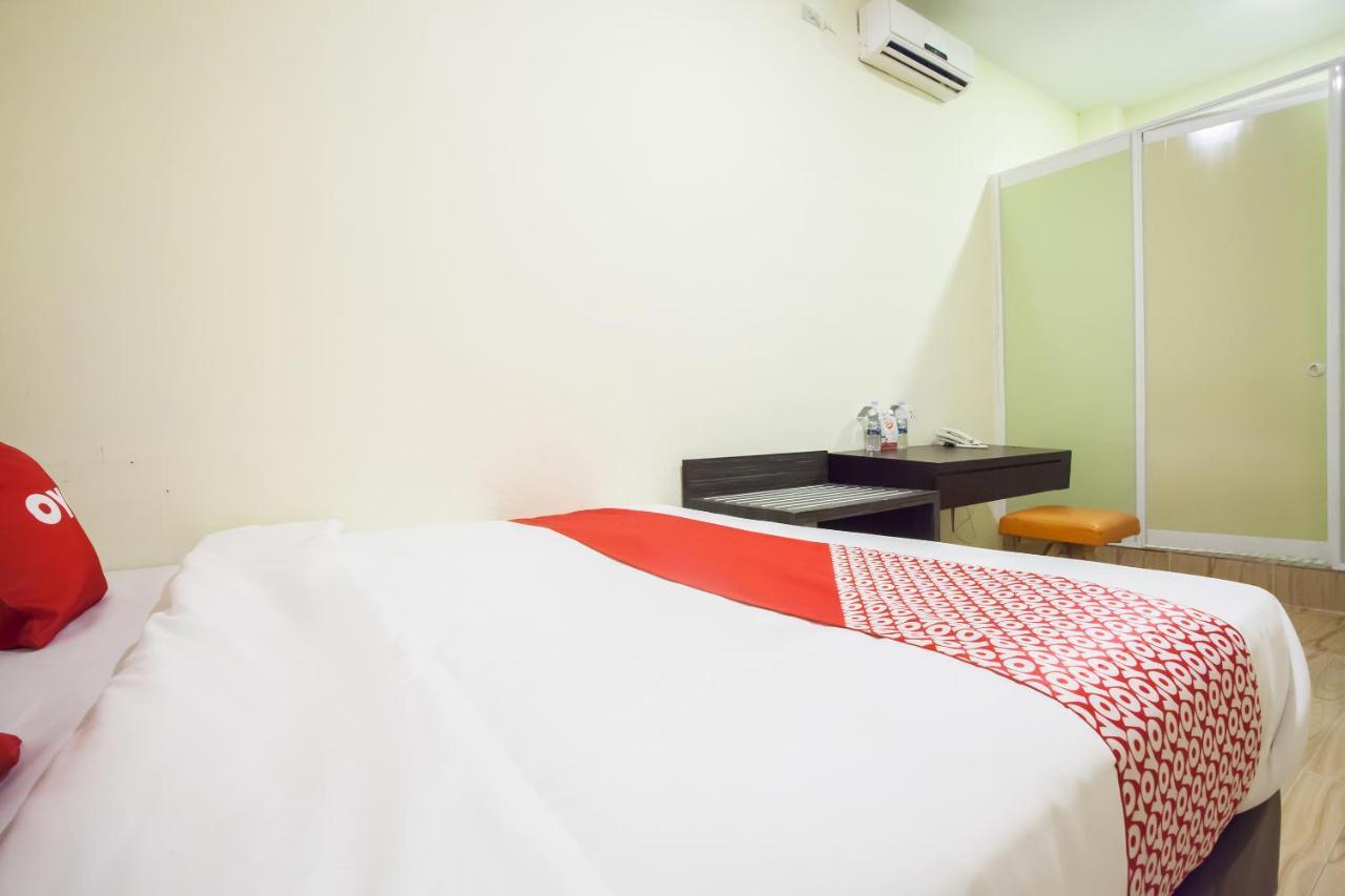 Oyo 2361 Hotel Winston Glugur Esterno foto