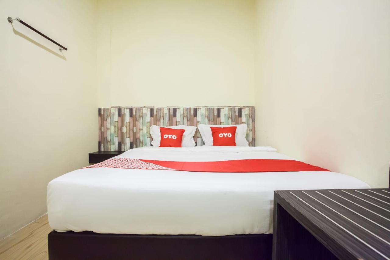 Oyo 2361 Hotel Winston Glugur Esterno foto