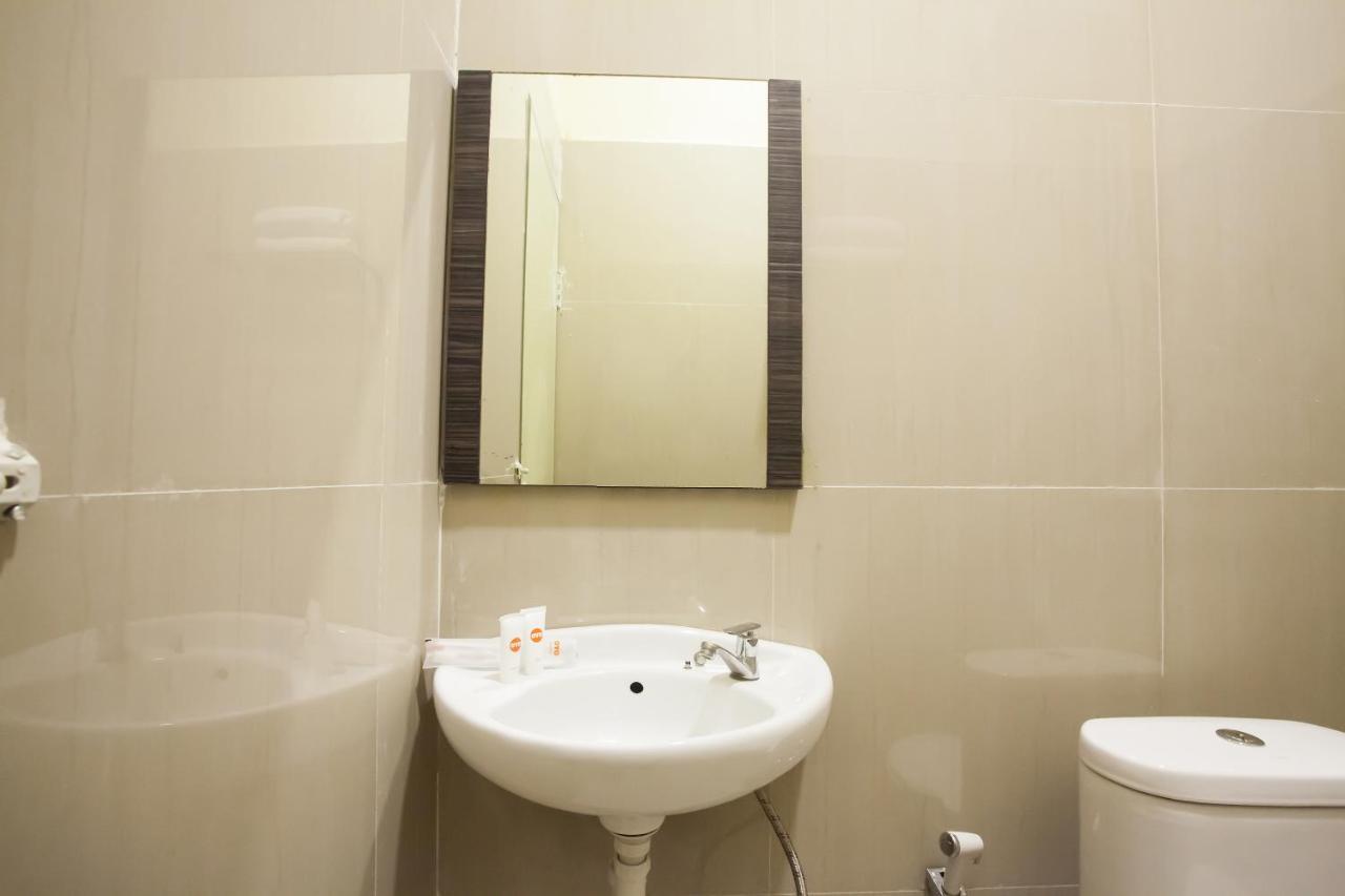 Oyo 2361 Hotel Winston Glugur Esterno foto